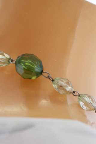 Dámský náhrdelník - řetízek s korálky 