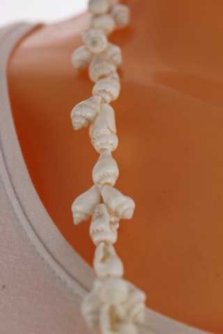 Dámský náhrdelník - korále z mušliček
