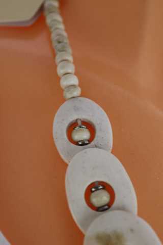 Dámský náhrdelník - krátké korále skleněné 