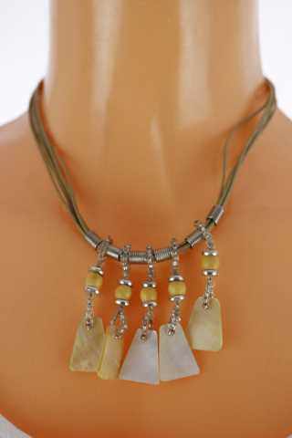 Dámský náhrdelník - na textilní šňůrce 5 přívěšků