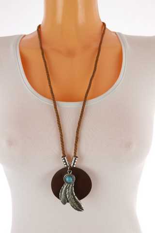 Dámský náhrdelník - textilní šňůrka s koženým a kovovým přívěškem