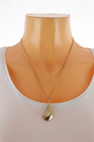 Dámský náhrdelník - řetízek s peříčkem