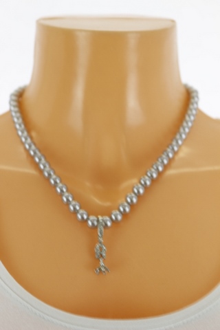Dámský náhrdelník - perličky s přívěškem