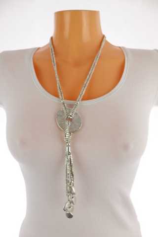 Dámský náhrdelník - korálky s kovovým přívěškem