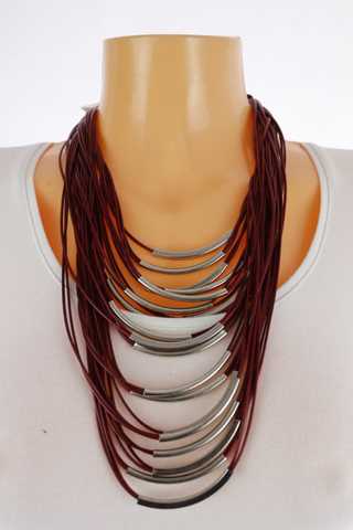 Dámský náhrdelník - na textilních šňůrkách kovové ozdoby