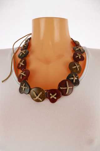 Dámský náhrdelník - placaté korálky navlečené na textilní šňůrce 