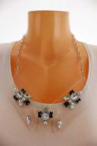 Dámský náhrdelník - řetízek s umělou hmotou a korálky