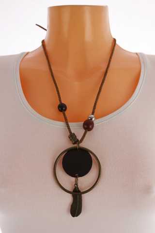 Dámský náhrdelník - textilní šňůrka s přívěškem